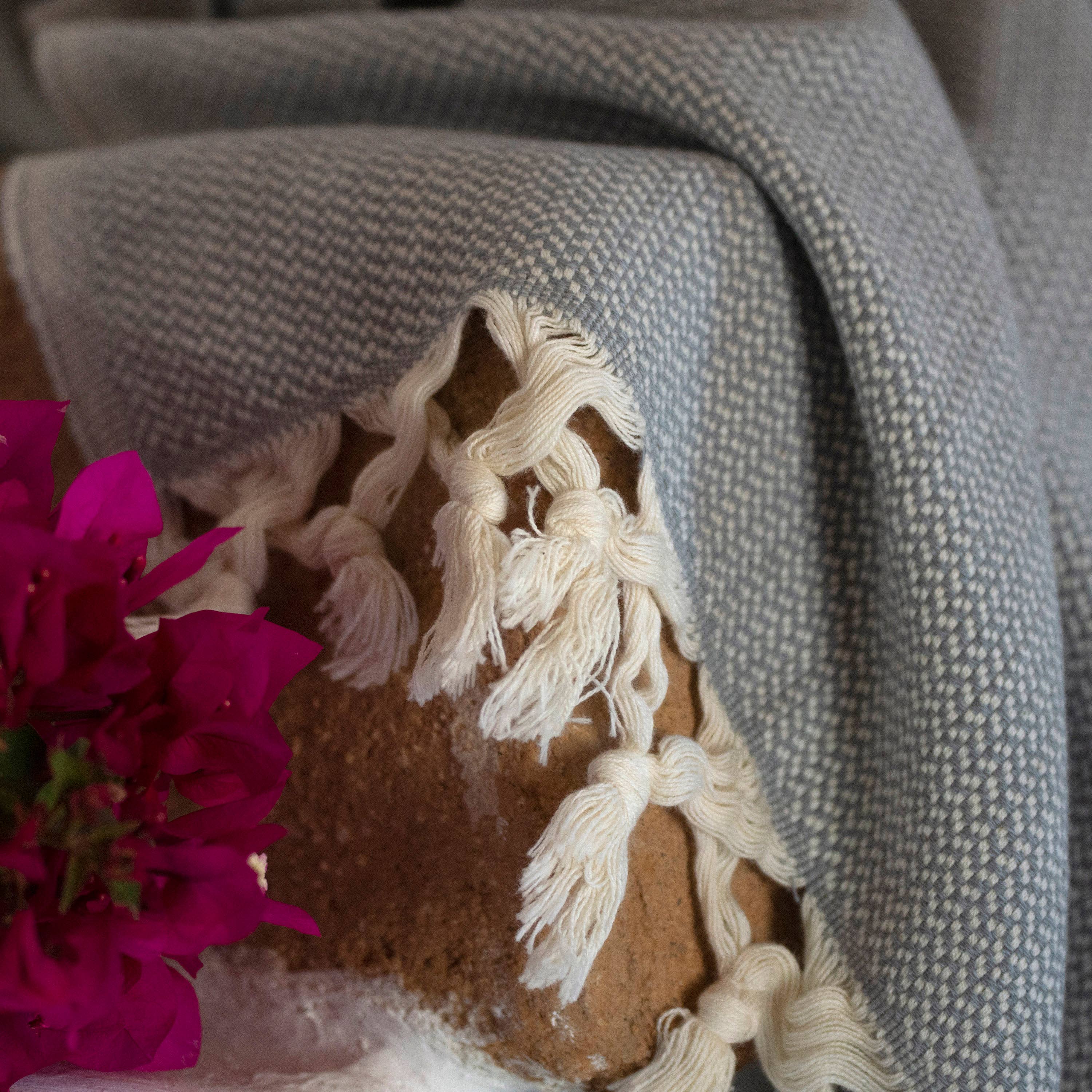 loom.ist - Wholesale Throw Blanket - Pebble Throw23