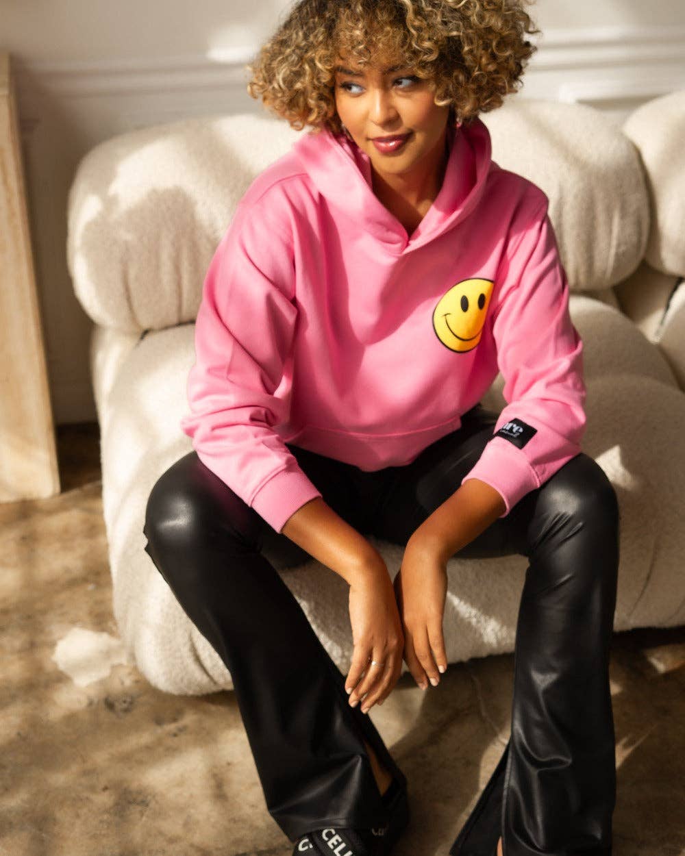 Rosa Hendrix Sudadera 100 Cosas Feliz Rosa de venta al por mayor en Faire6