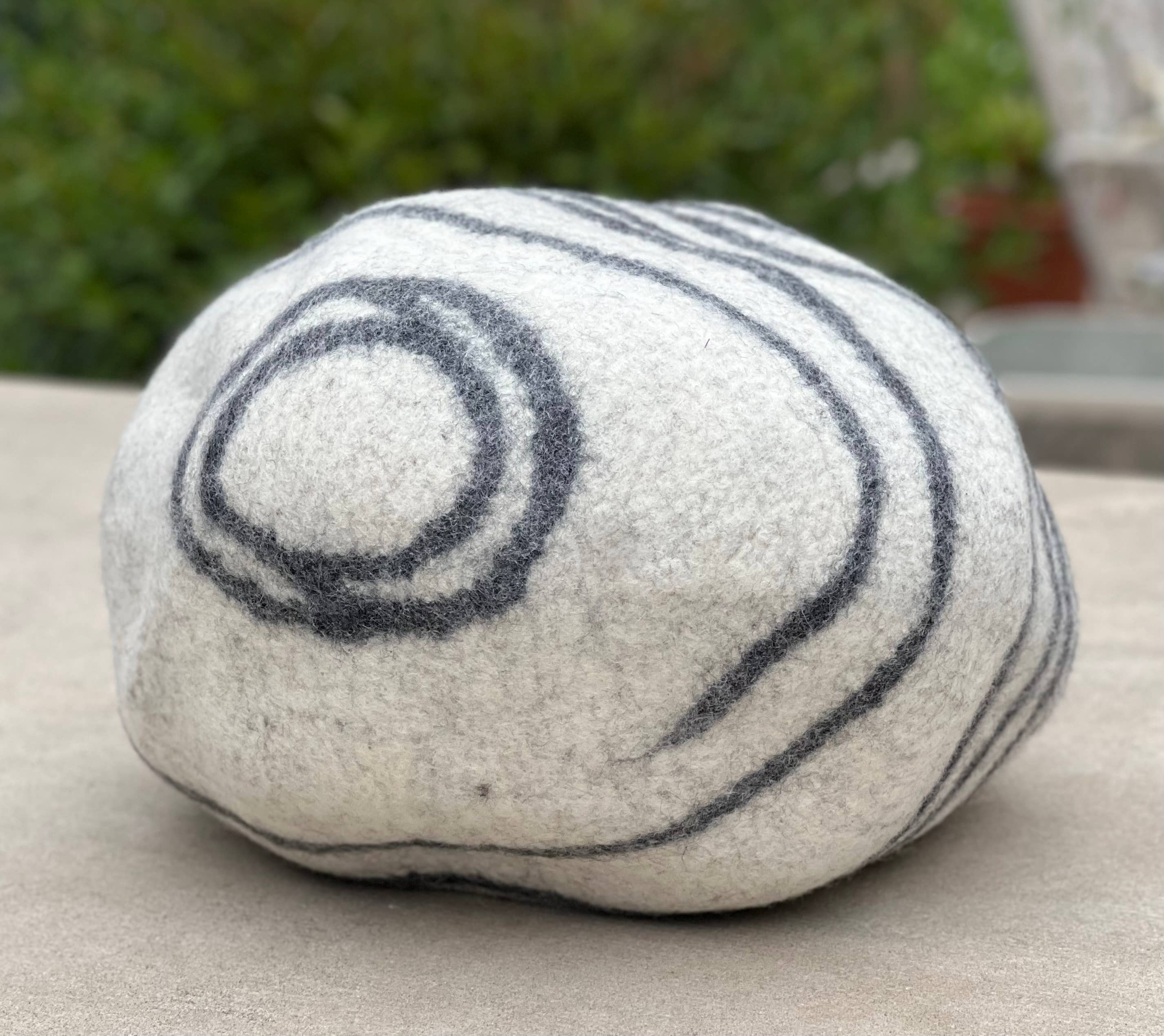 Lungta Imports – wholesale Husdjursgrotta - Katt och hund – Handgjord filt ull katt grotta/katt säng/varm katt hus8