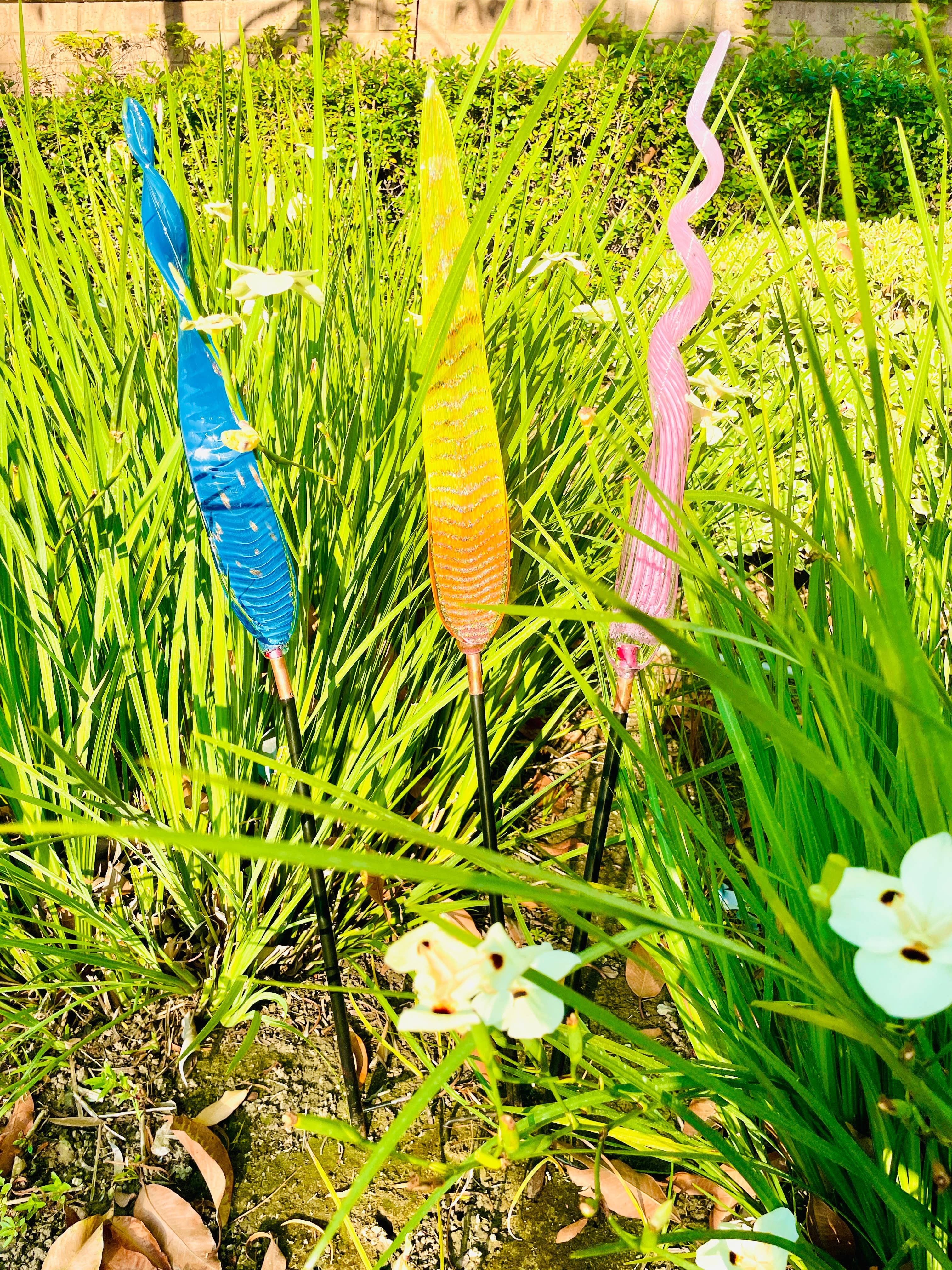 ApricotMint - Wholesale Garden/Lawn Stake - Chihuly Inspired Handcrafted Art Glass Leaf and Garden Art S9