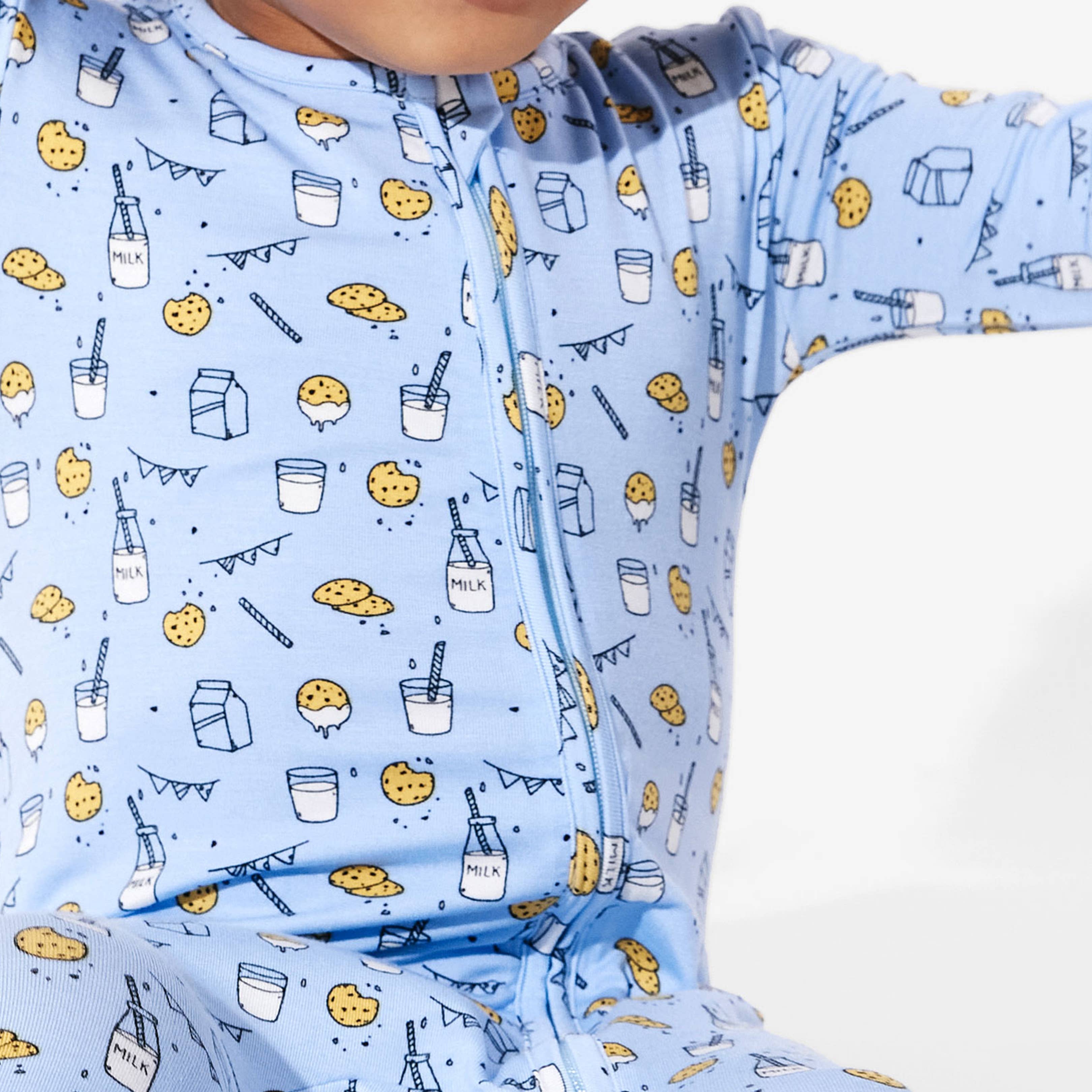 Bellabu Bear – wholesale Nattdräkt – Baby – Mjölk och kakor blå bambu Cabriolet Footie2