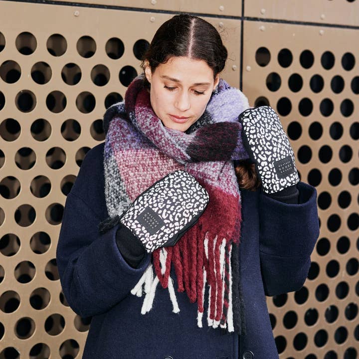 LUNA Reflective Mittens LEO for wholesale by Weather Goods Sweden