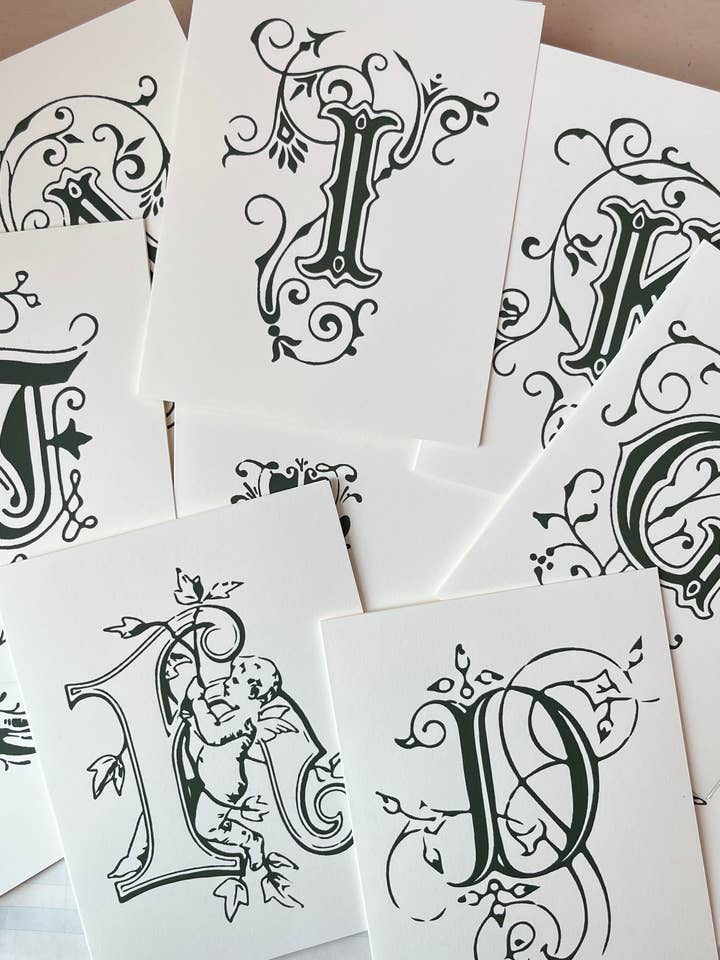 Set completo di monogrammi decorati per la vendita all'ingrosso da parte di Parcel