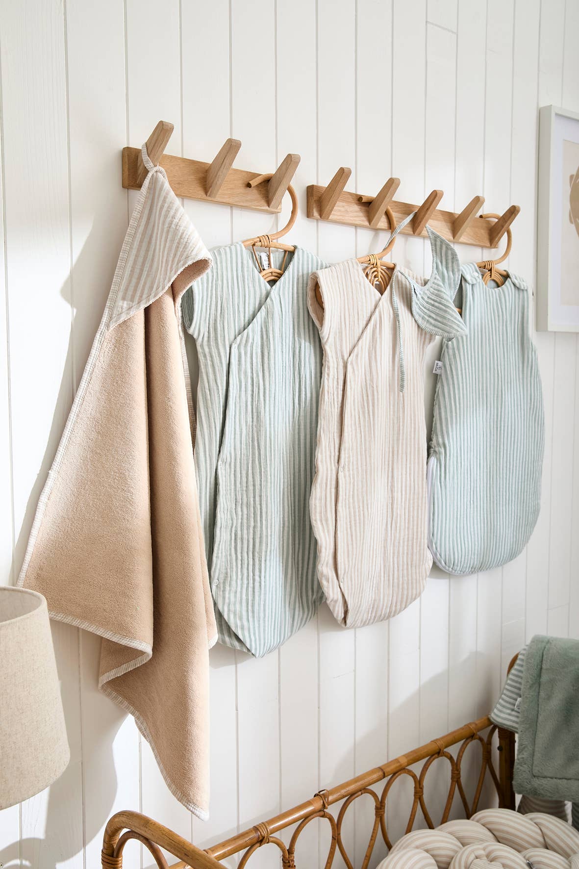 BB&Co – wholesale Bath towel – Kids & baby – Bath cape + glove - bamboo sponge / striped pebble gauze1