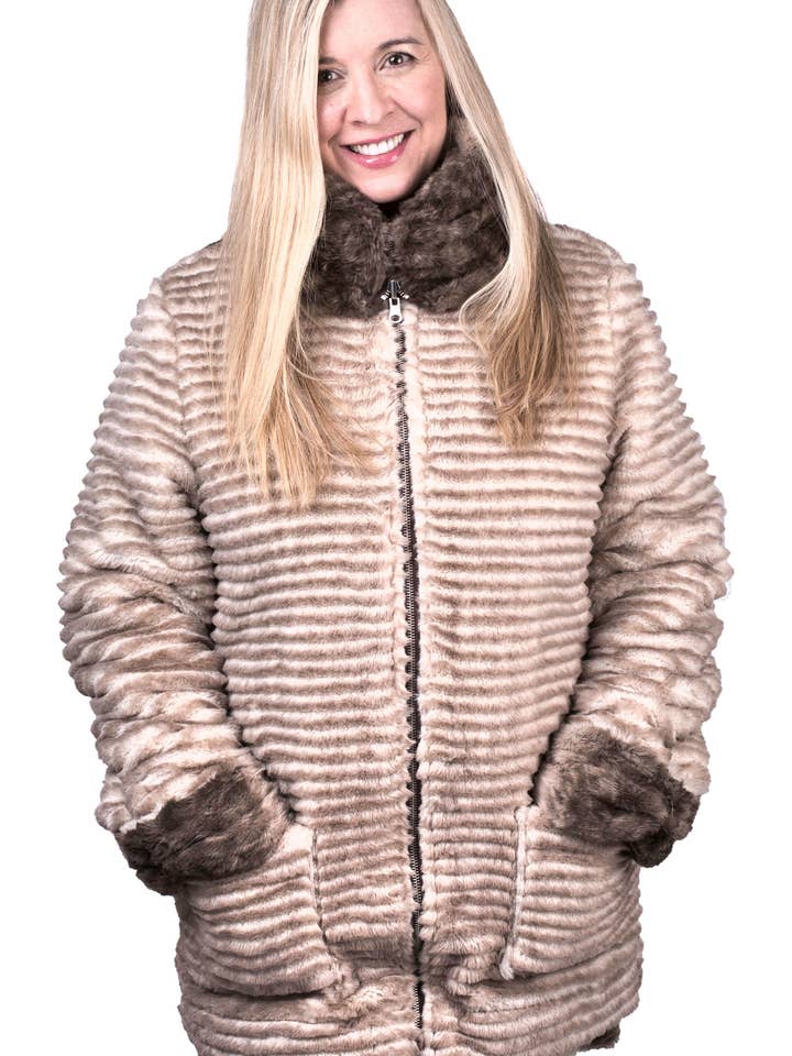 Casaco Bardot - PÊLOS FAUX REVERSORTIVOS (MÉDIO) por atacado de PANDEMONIUM