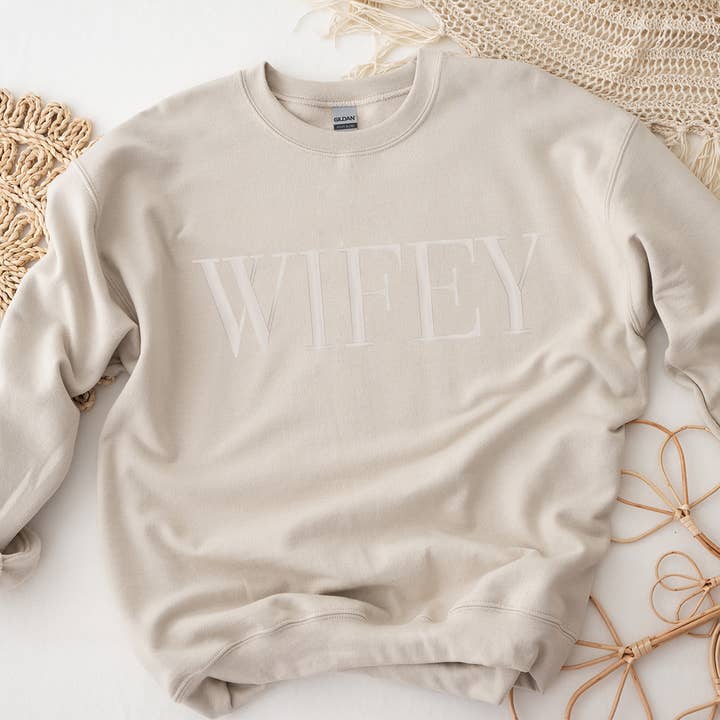 Heirloom Bridal Company – wholesale Sweatshirt - Dam – WIFEY Broderad Sweatshirt