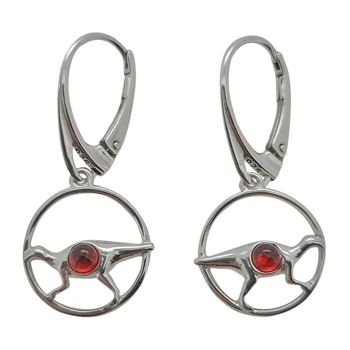 Orecchini a forma di dinosauro in argento ambrato cognac su ganci per la vendita all'ingrosso da parte di Amberman