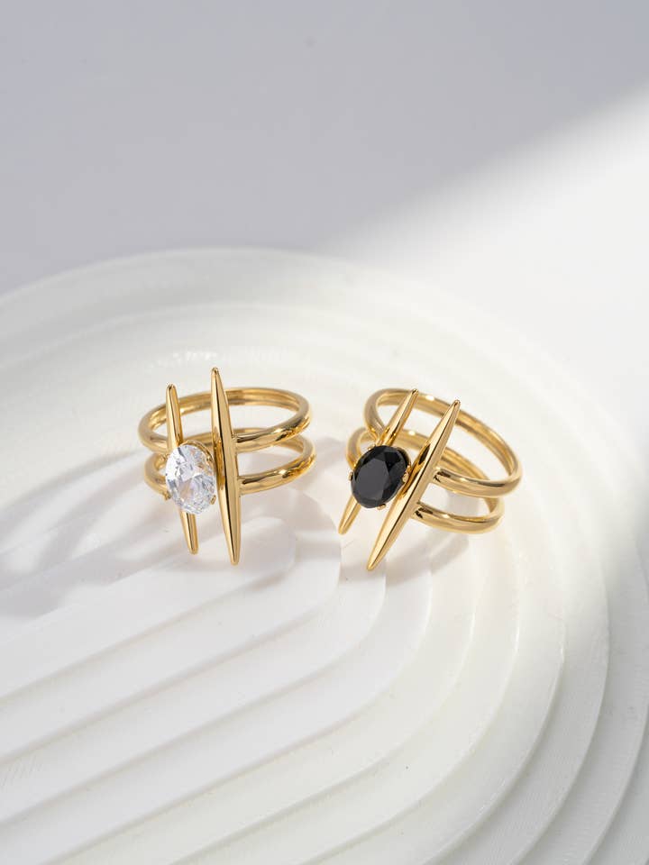 Anello dorato in acciaio inossidabile, pietra centrale scultorea per la vendita all'ingrosso da parte di COSMOS