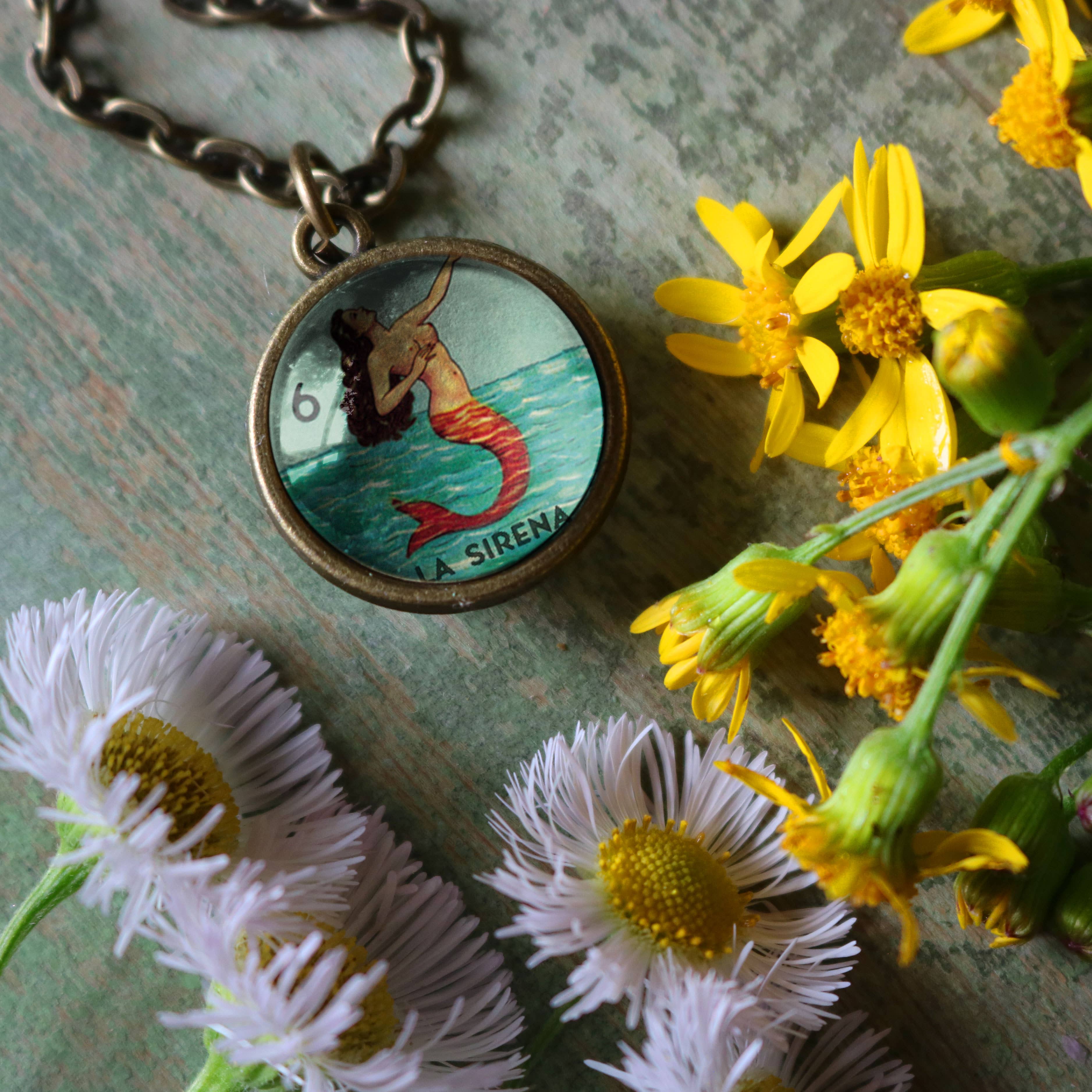 The Divine Iguana - Venta al por mayor Collares con colgantes/abalorios - Collar con colgante de sirena de Lotería, simple y reversible, de La Sirena3