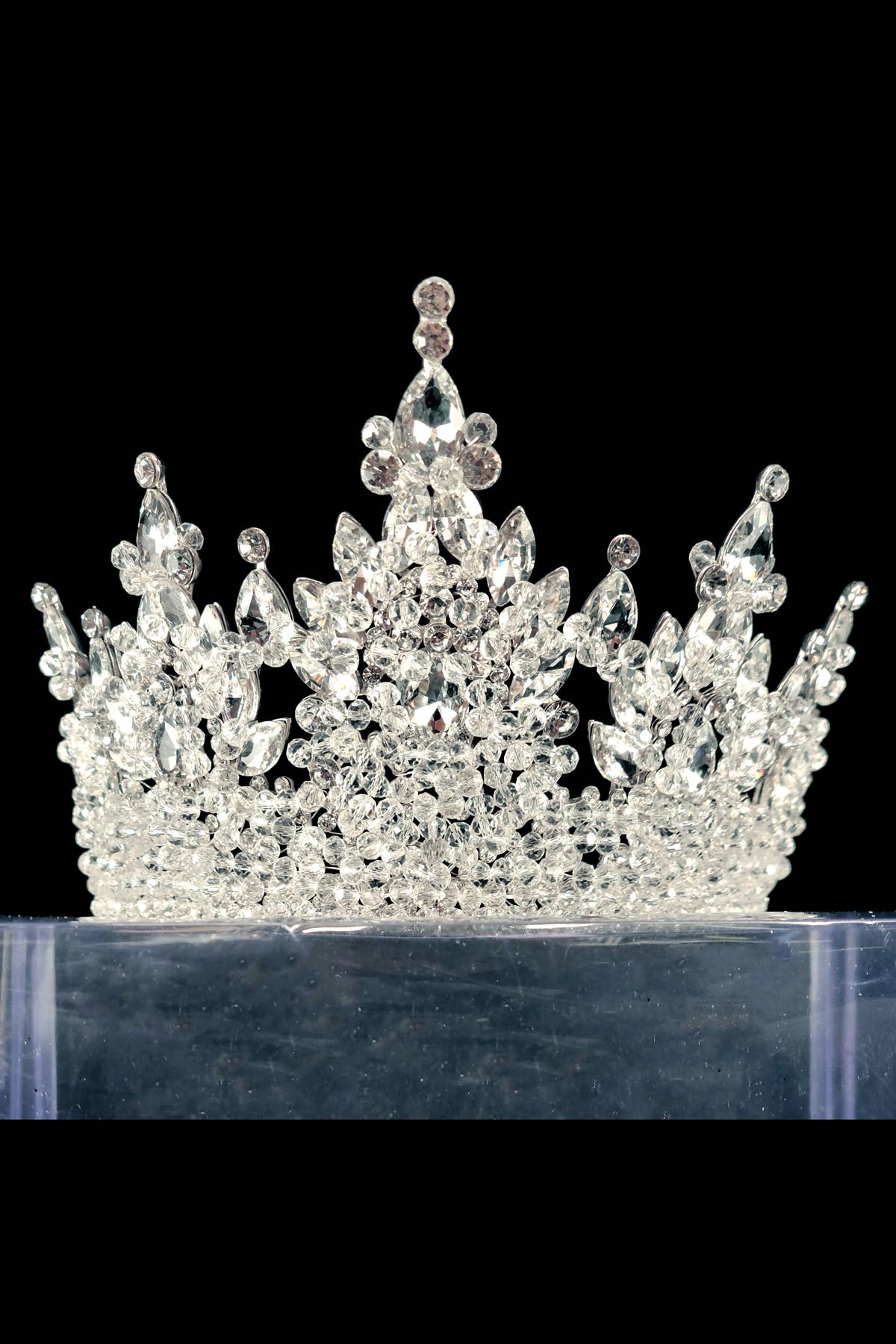 Chicas - Wholesale Tiara - Women's - Beautiful metal tiara with crystal balls and jewels HT9773