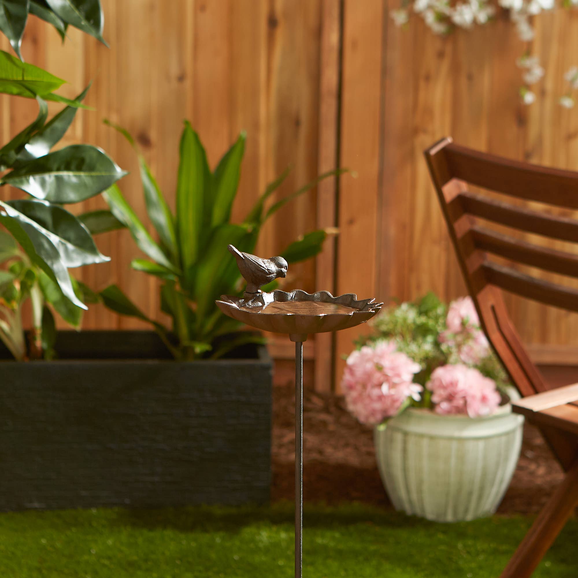 Welcome Home Unbeatable Deals - Wholesale Bird Bath - Flower Shaped Birdbath2