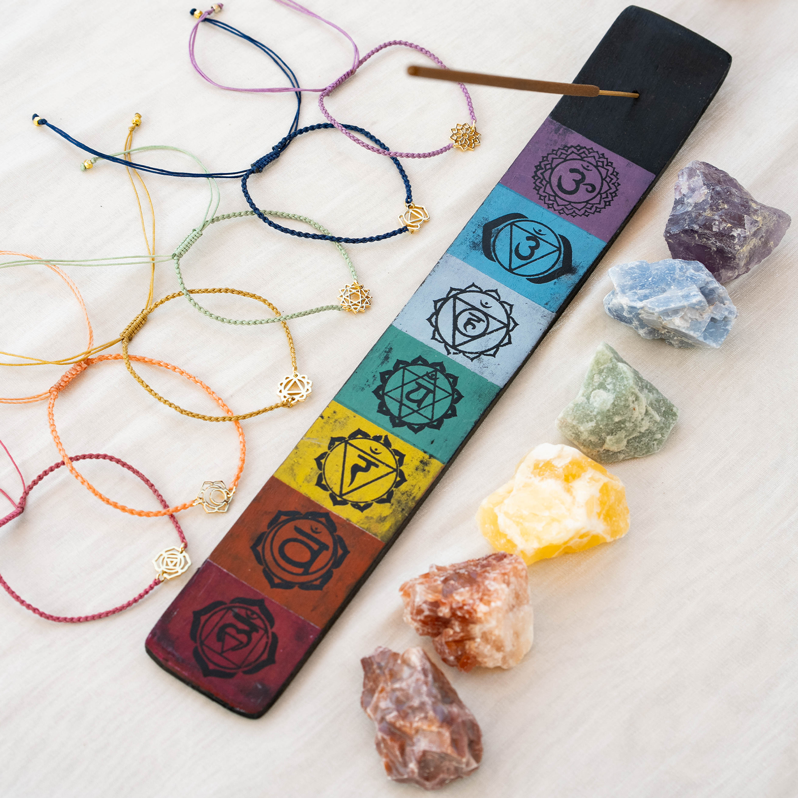 Lotus and Luna – Pulseira entrelaçada/entrançada por atacado – Pulseira Trançada Dourada do Chakra Sacral5