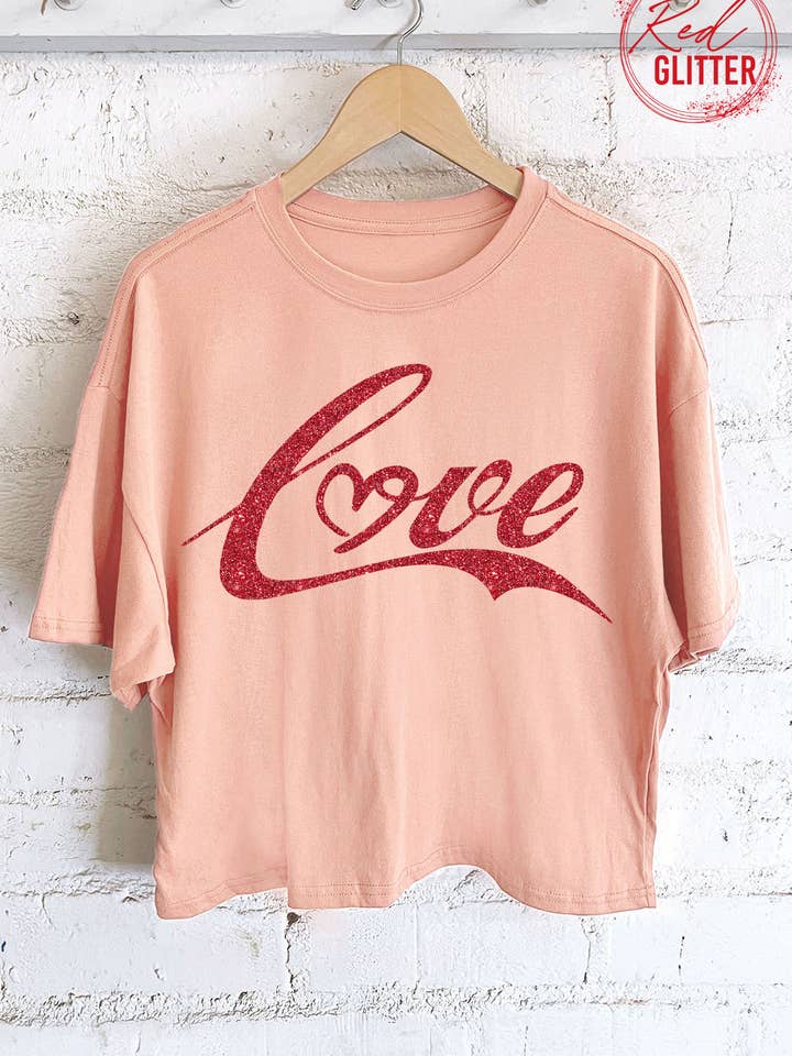 KÄRLEK GLITTER GRAFISK LÅNG CROP TOPP för wholesale av Rustee Clothing