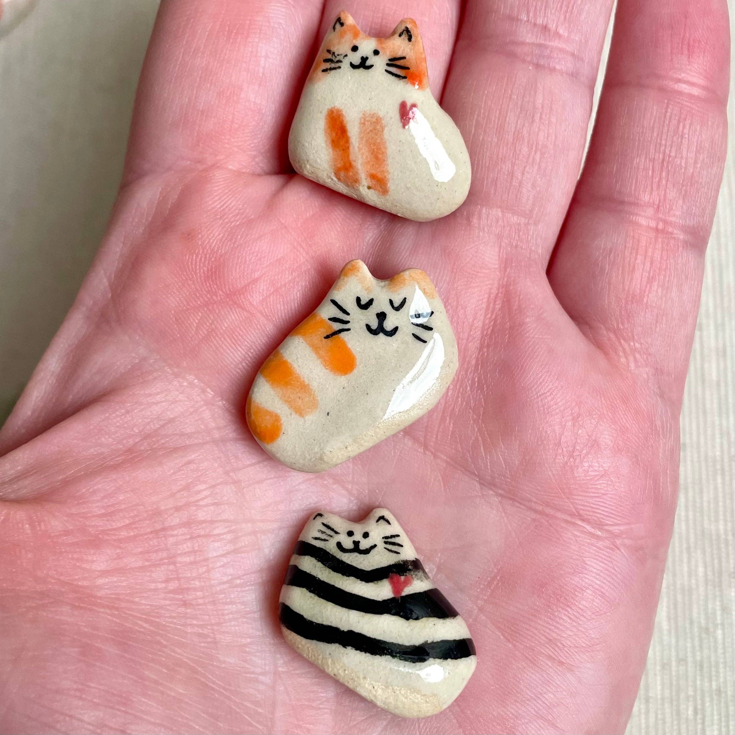 Dariia Dziuba - Wholesale Decorative Figurine - Tiny Hand-Sculpted Ceramic Cats with Heart – Assorted Designs11