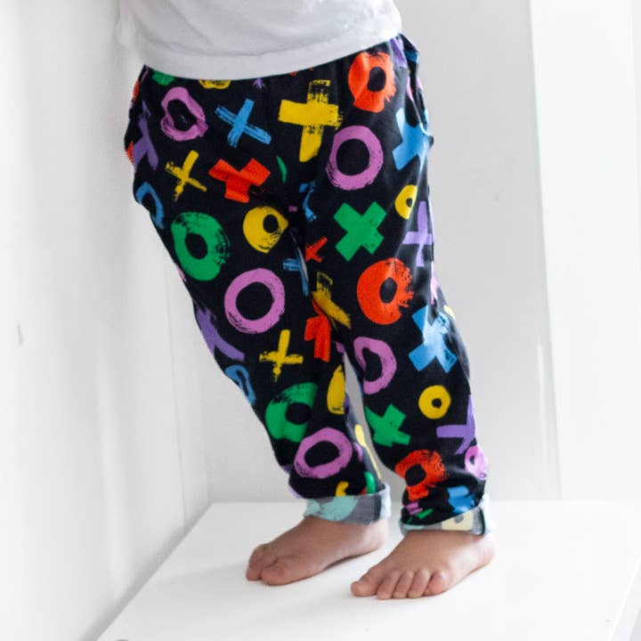 Pantaloni "Kid Fit" XOXO per la vendita all'ingrosso da parte di Fred & Noah