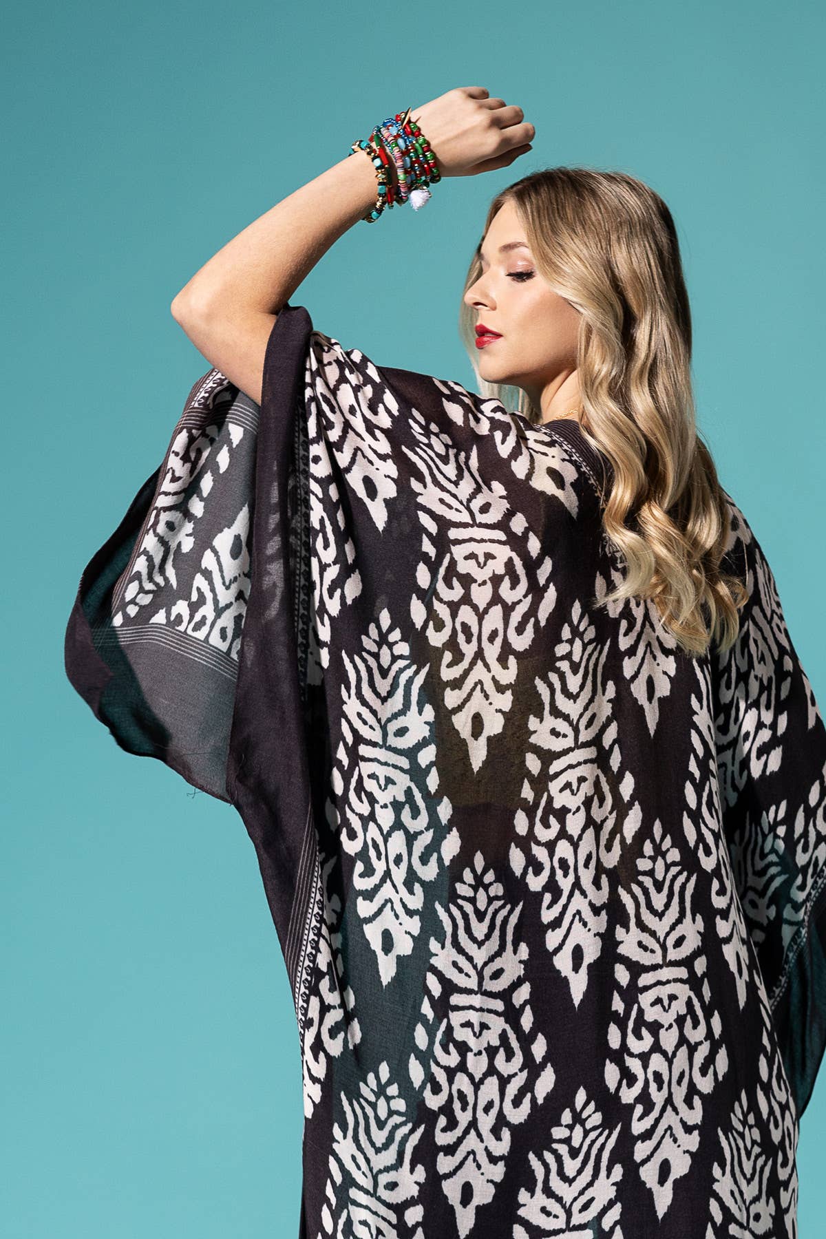 Urbanista – wholesale Kimono – Women's – Damask Print Kimono with Sleeves2
