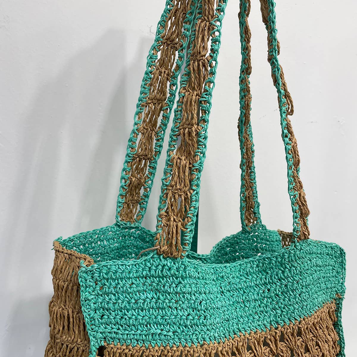 Anju Jewelry - Wholesale Draagtas - Dames - Mirasol Geweven Jute Schoudertas met Kleurrijke Accenten14