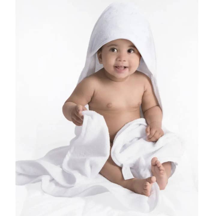 Grande serviette à capuche Effiki avec broderie | 95 × 95 cm 37,4 po² pour la vente par Effiki