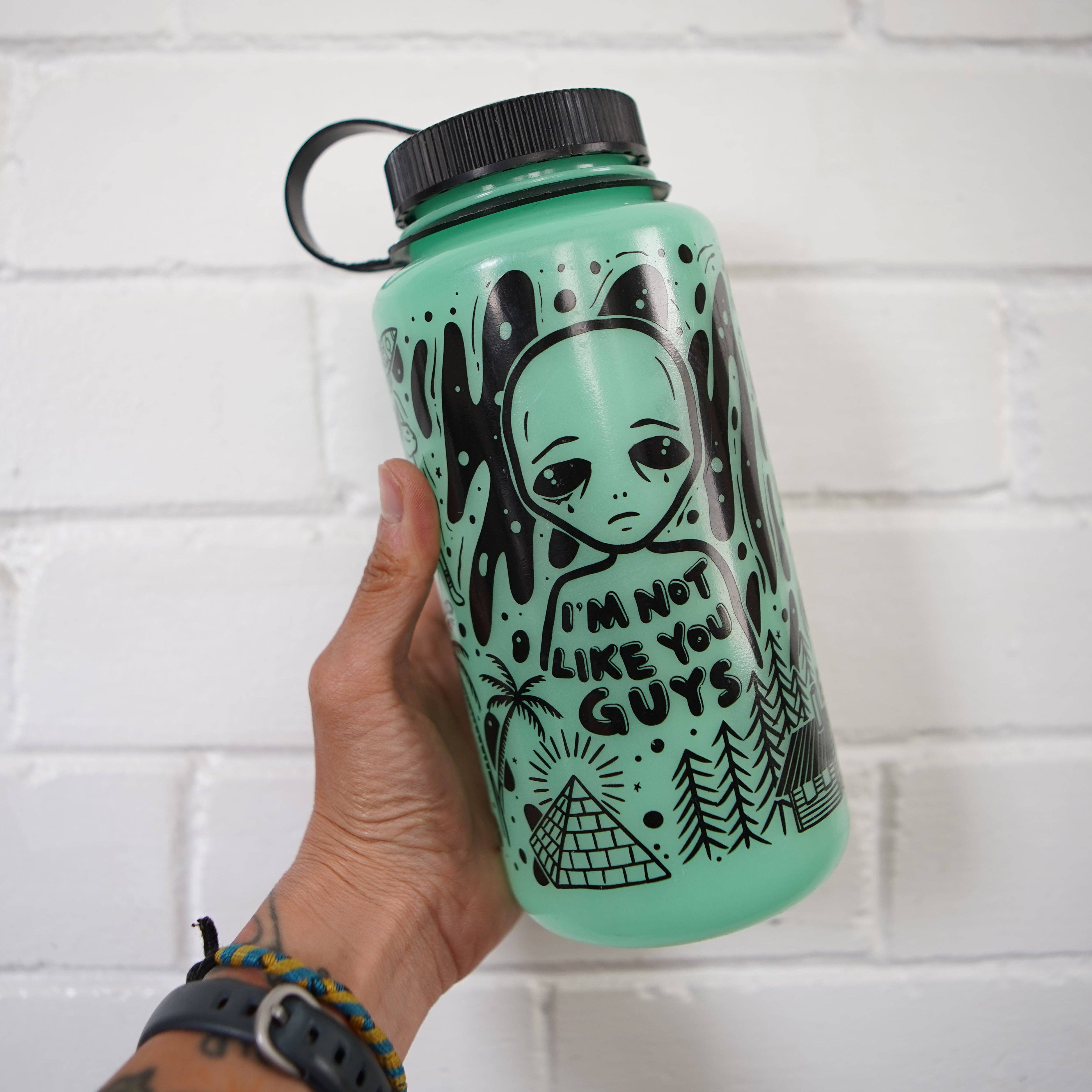 Stuntin Goods – wholesale Water bottle – Glow in the Dark Alien 32 oz Nalgene Water Bottle9