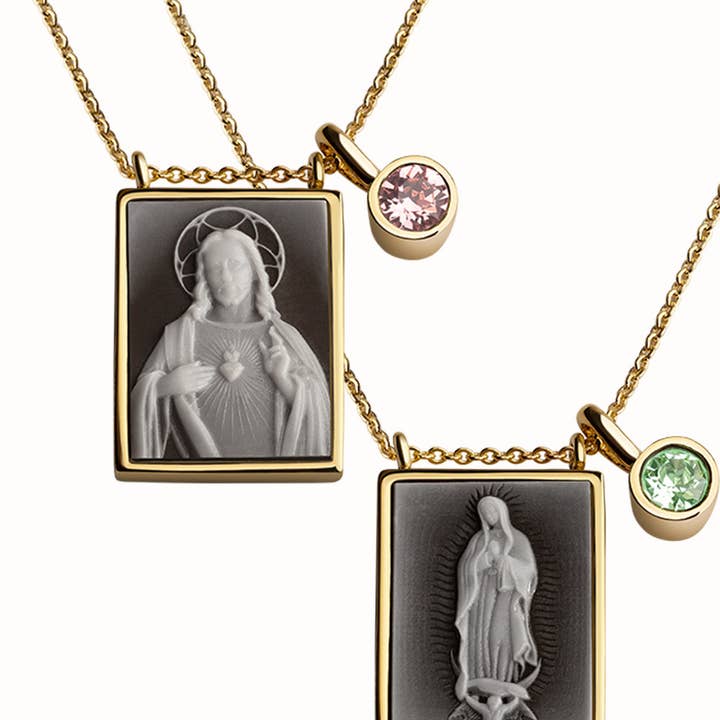 Confezione da 2 collane con cuore sacro e scapolare di Guadalupe per la vendita all'ingrosso da parte di Mina Ro Mina