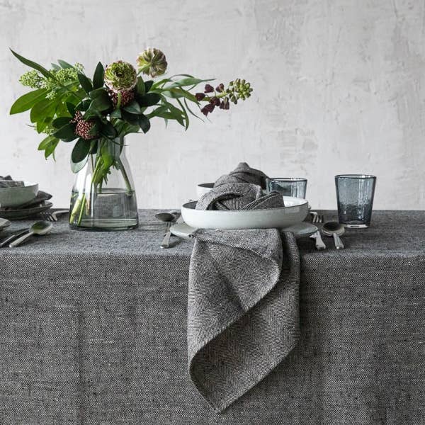 LinenMe – wholesale Tablecloth – Linen Tablecloth Black Chevron