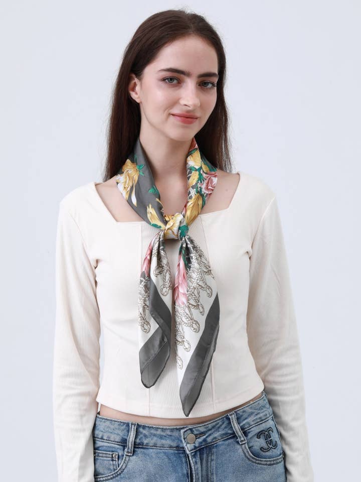 Bandana en soie Magnolia Élégance – À la mode & Polyvalent pour la vente par Leto Accessories