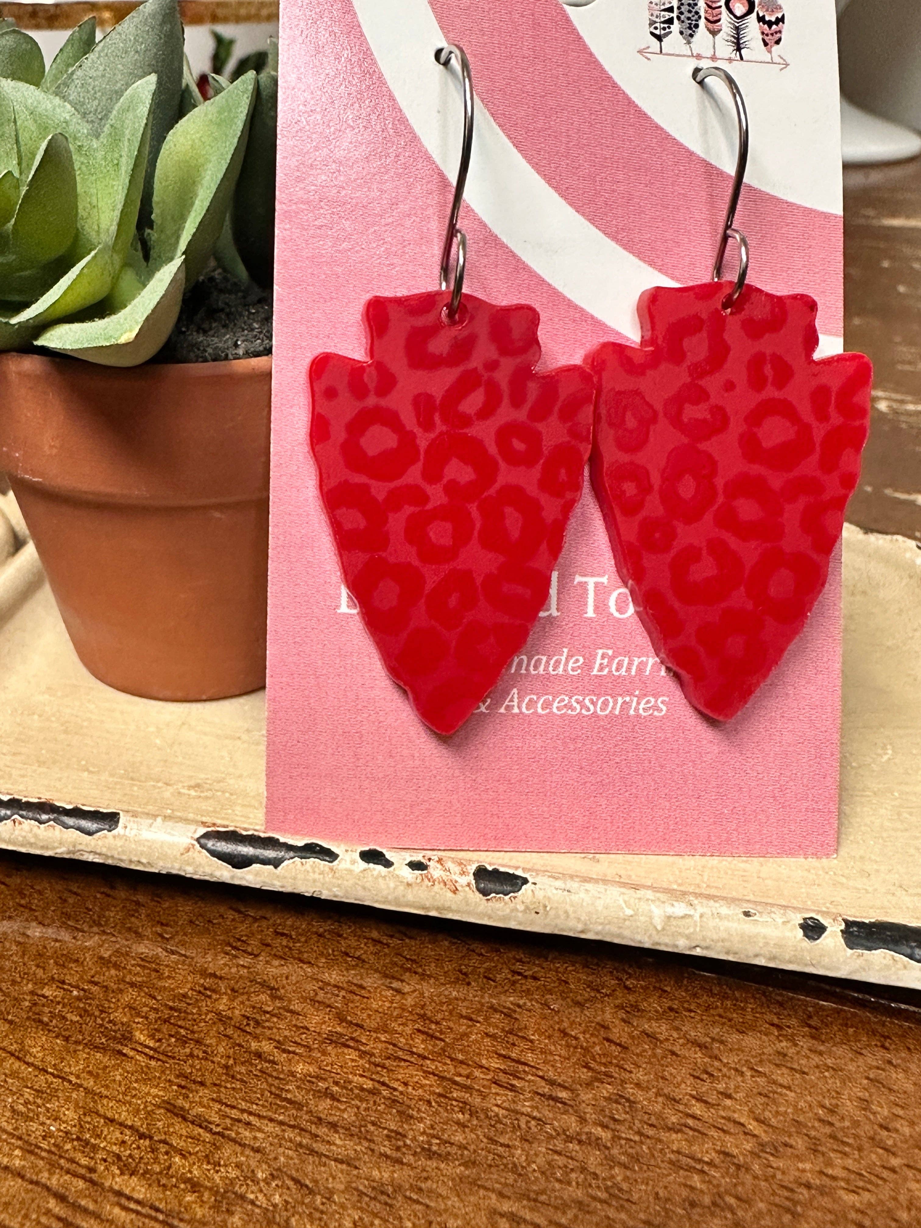 Designed To Flaunt - Vente Boucles d'oreilles pendantes - Boucles d'oreilles pendantes à pointe de flèche solide7