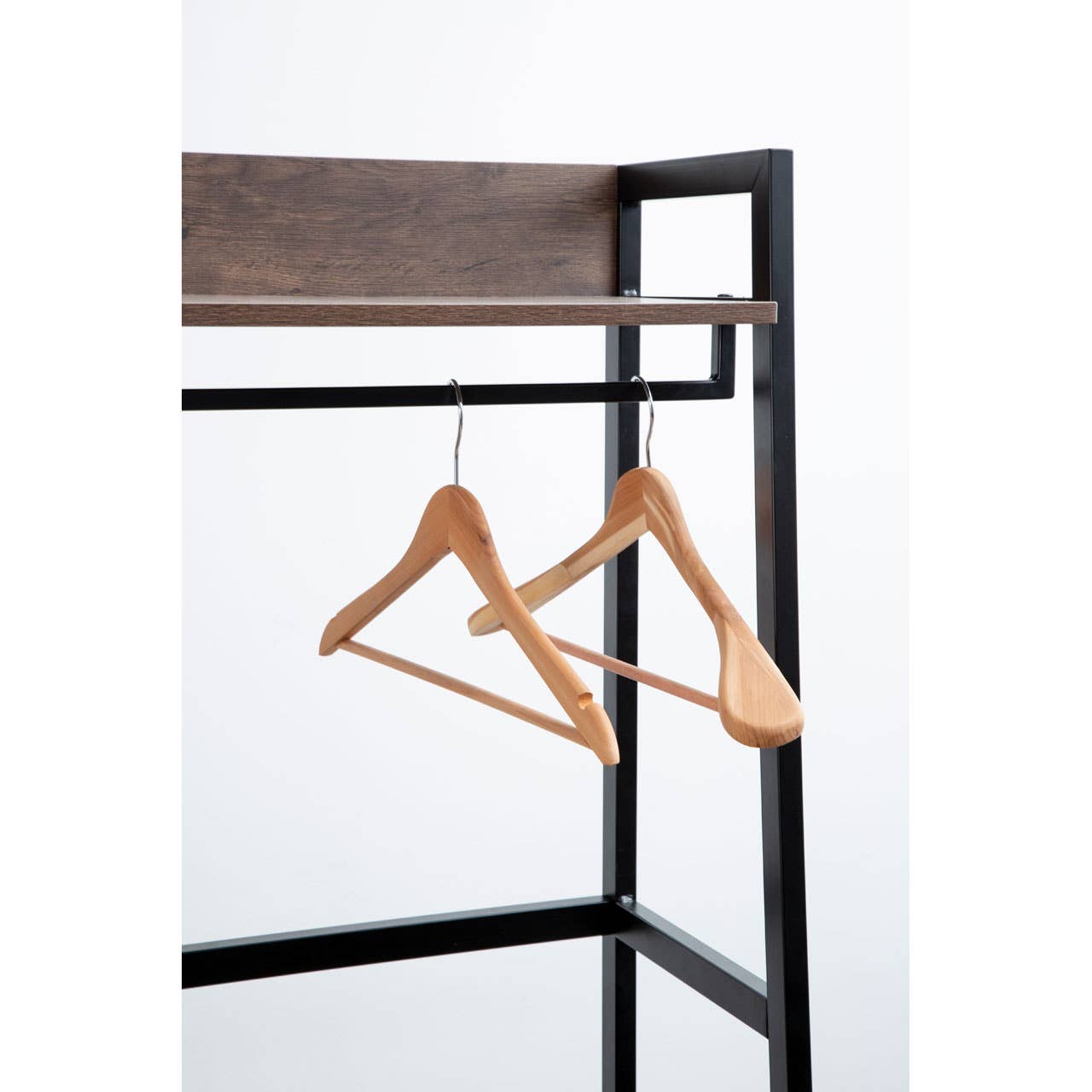 Interiors by Premier – wholesale Clothes hangers – Cedar Wood Trouser Rail Clothes Hanger2
