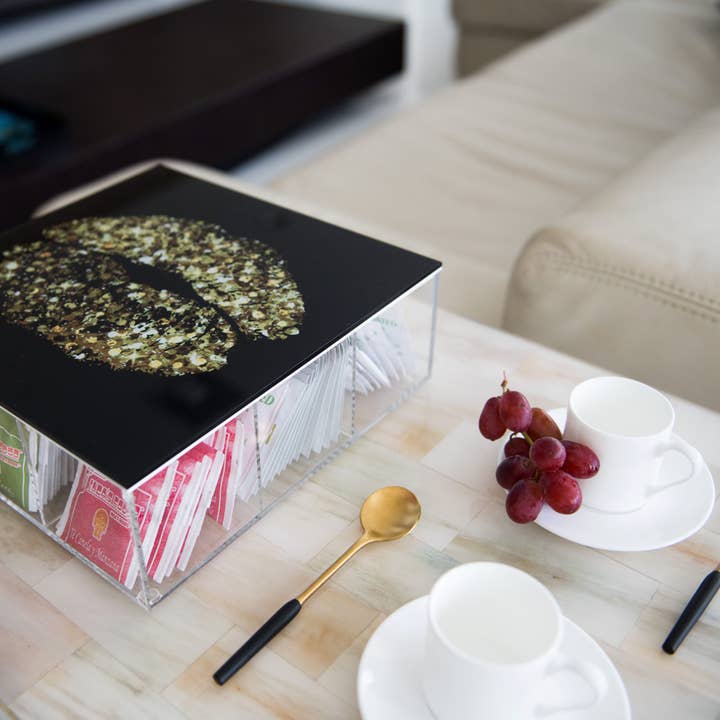 Boîte à thé | Big Gold Lip pour la vente par Carol Rose Home Decor