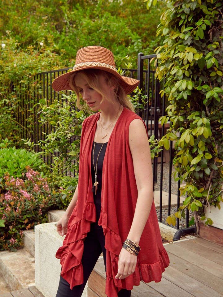 GILET CON RUCHES E TASCHE per la vendita all'ingrosso da parte di JADE BY JANE