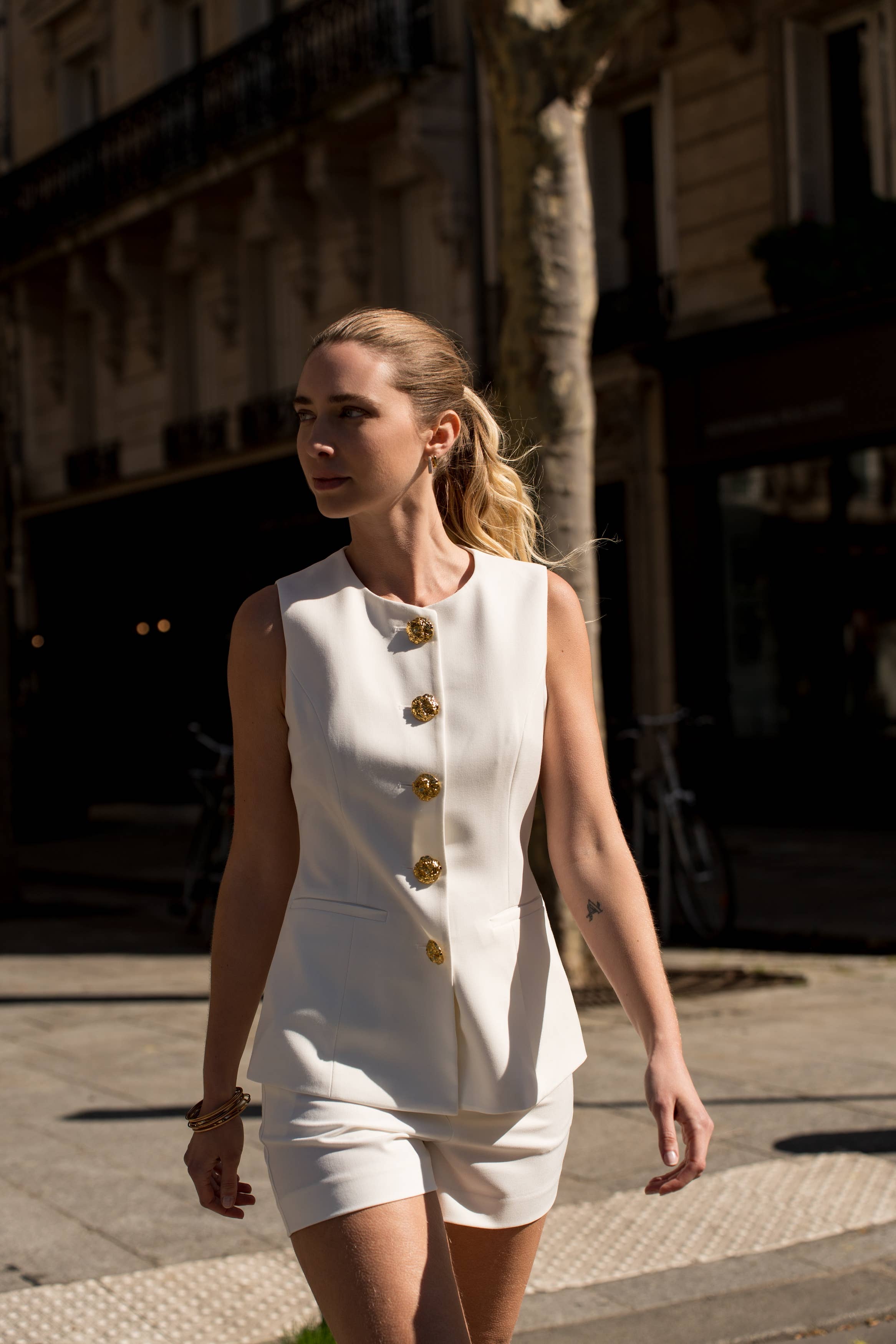 Attentif Paris - Wholesale Suit Vest - Women's - [Heather] Sleeveless vest round neckline gold buttons5