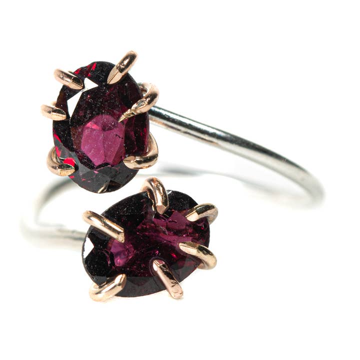 Anello a infinito con pietra granata riempita in oro 14 kt per la vendita all'ingrosso da parte di Made Designs