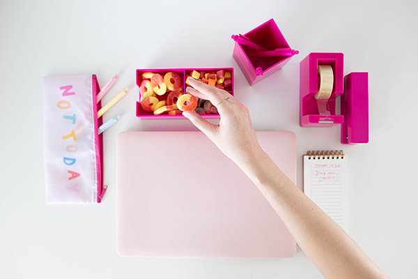 Talking Out of Turn - Wholesale Desk Set - Desk Set11