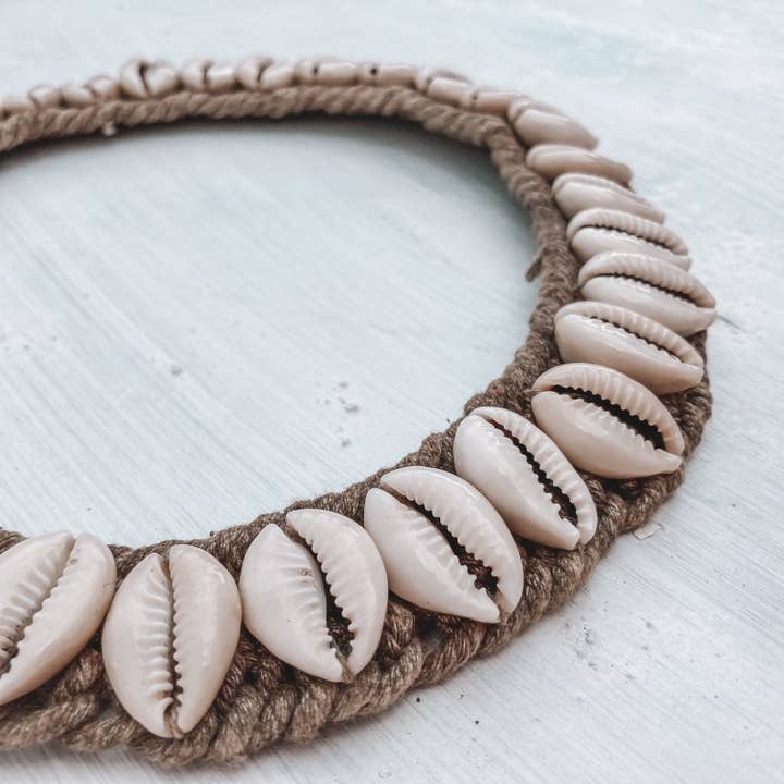 Bonisita – Großhandel Perlenkette – Vintage Kaurimuschel-Halskette aus Papua - 50 cm Länge