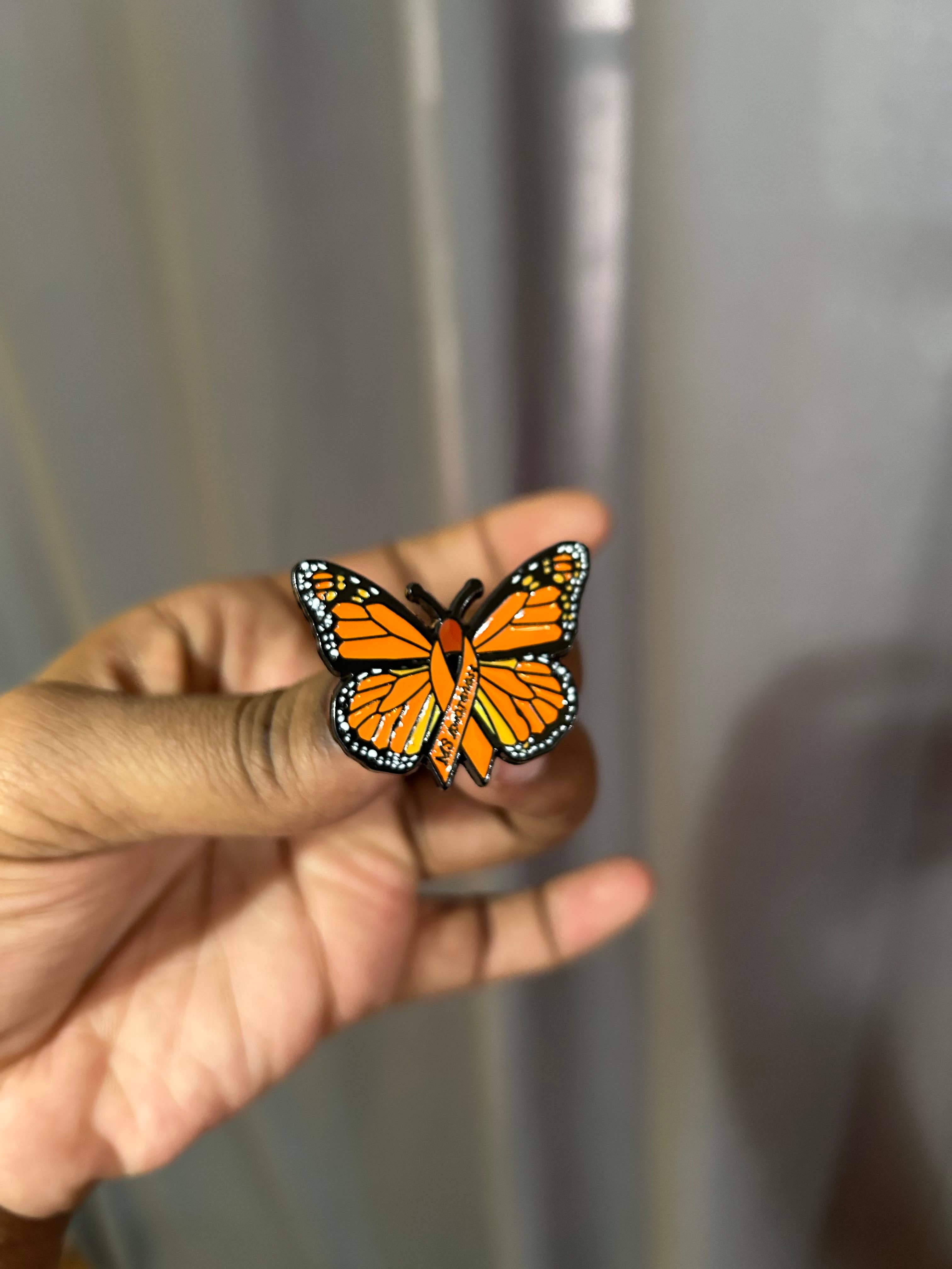 BG & Accessories - Vente Épinglettes/boutons - Des centaines d'épingles en émail - Lots mystères - Thèmes variés7