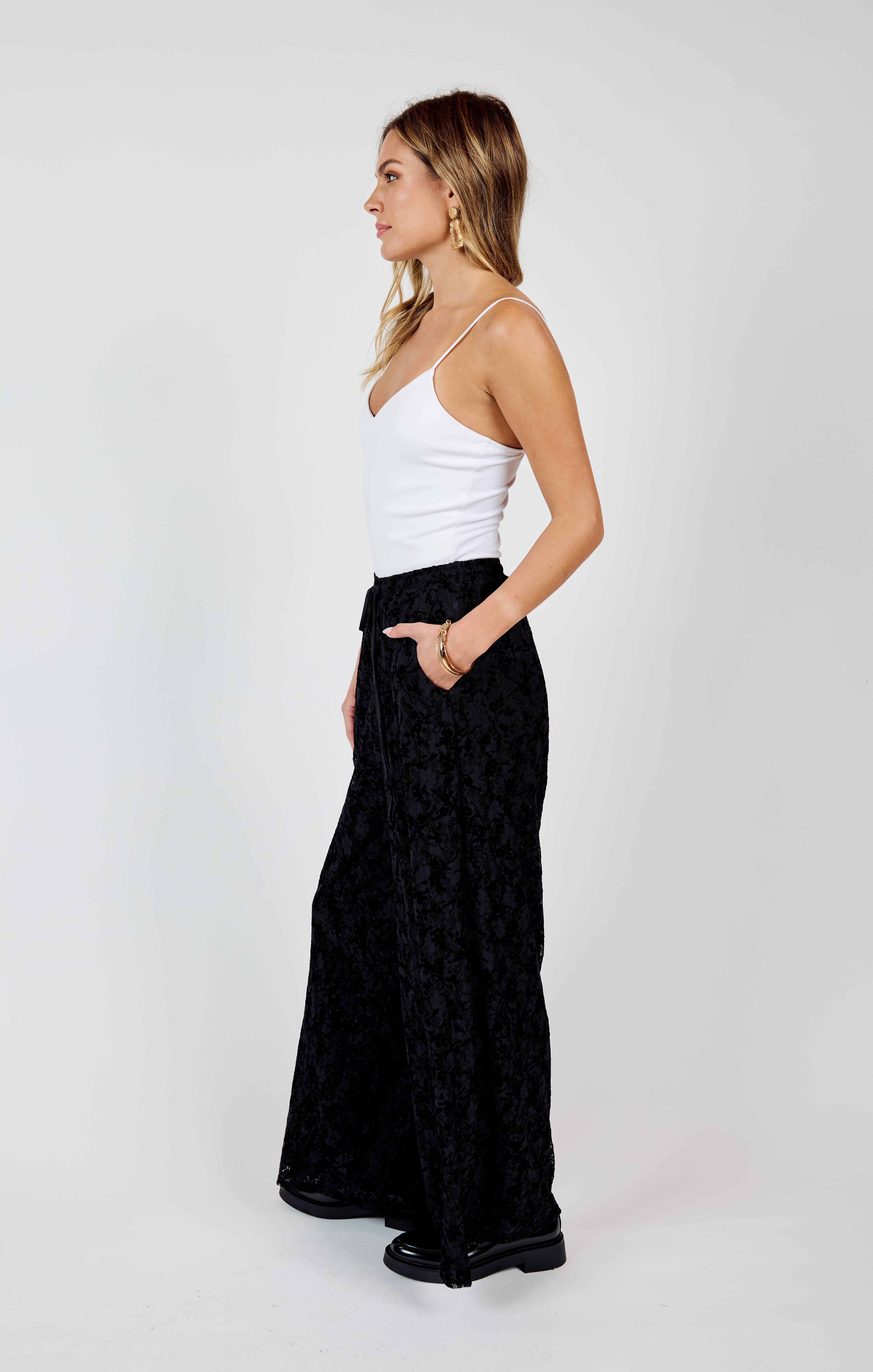 Sadie & Sage – Engroshandel Bukser - Dame – At Dusk Velvet Lace Bukser med brede ben: SORT7