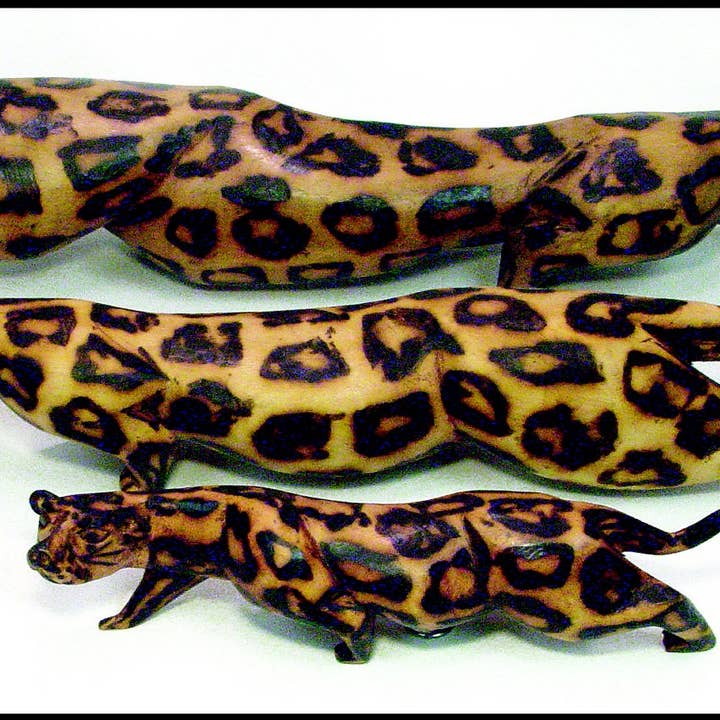 Léopard Munyunya rôdant pour la vente par Mbare Home + Gift