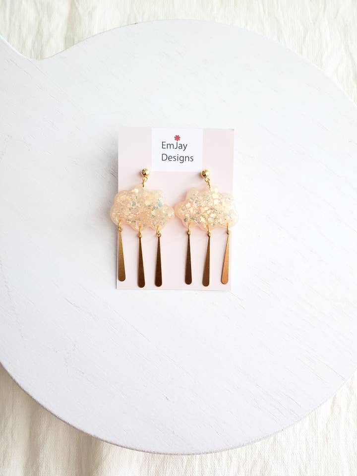 Boucles d'oreilles pendantes en pâte polymère Opal Cloud pour la vente par EmJay Designs