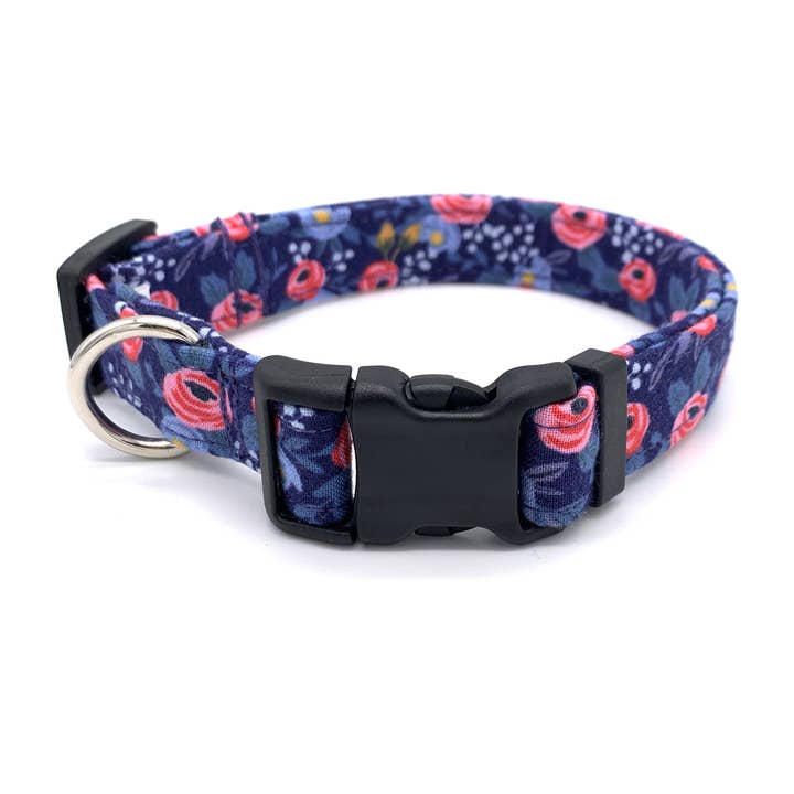 Collier pour chien Very Peri Floral pour la vente par Winthrop Clothing Co.