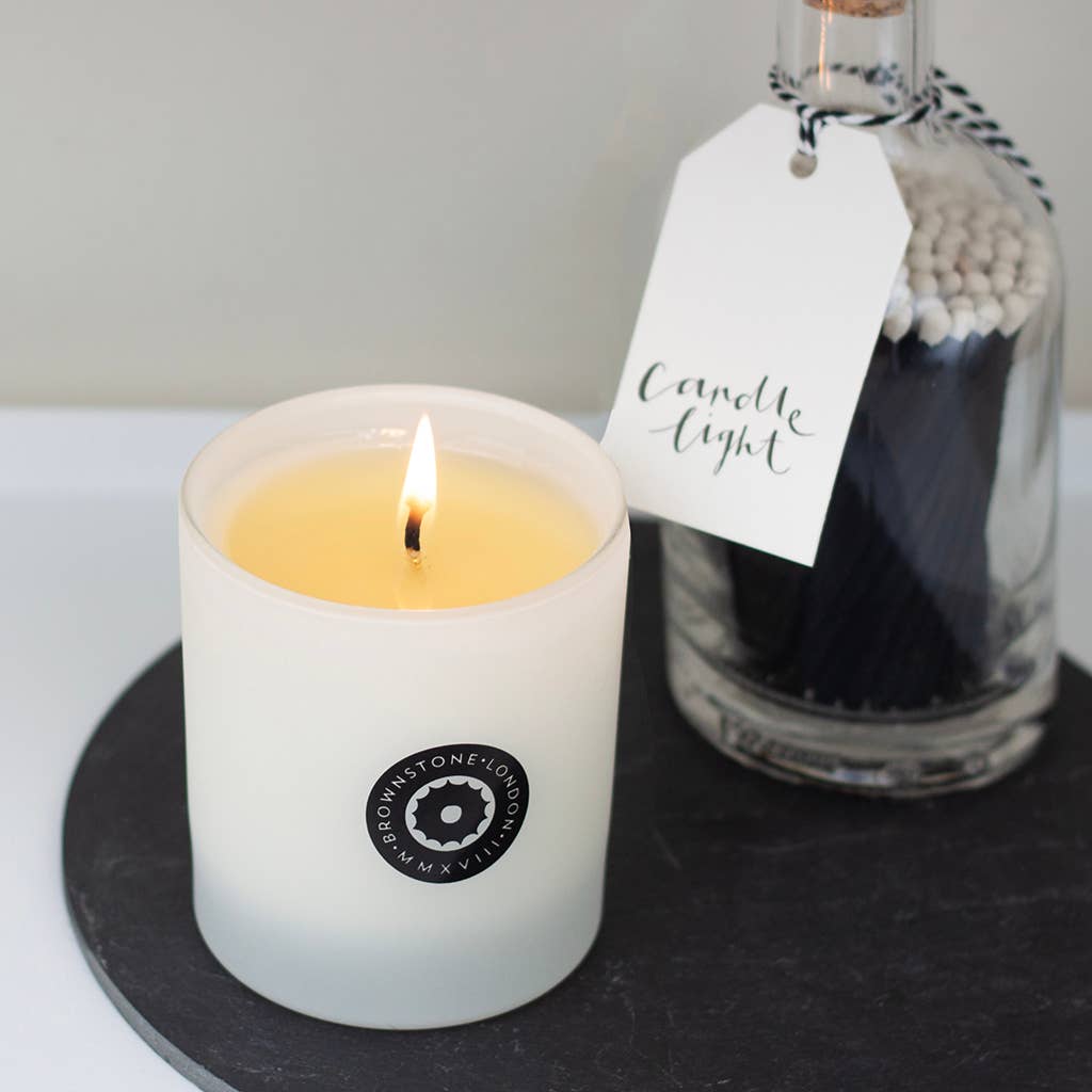 Brownstone London – Engroshandel Glaslys – Ældet Eg & Vild Tobak Indpakket Stearinlys1