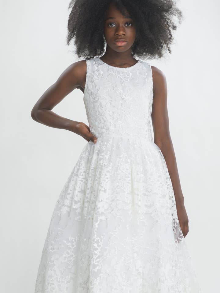 Camilla elfenben blondekjole til børn for engroshandel hos Zoe Ltd