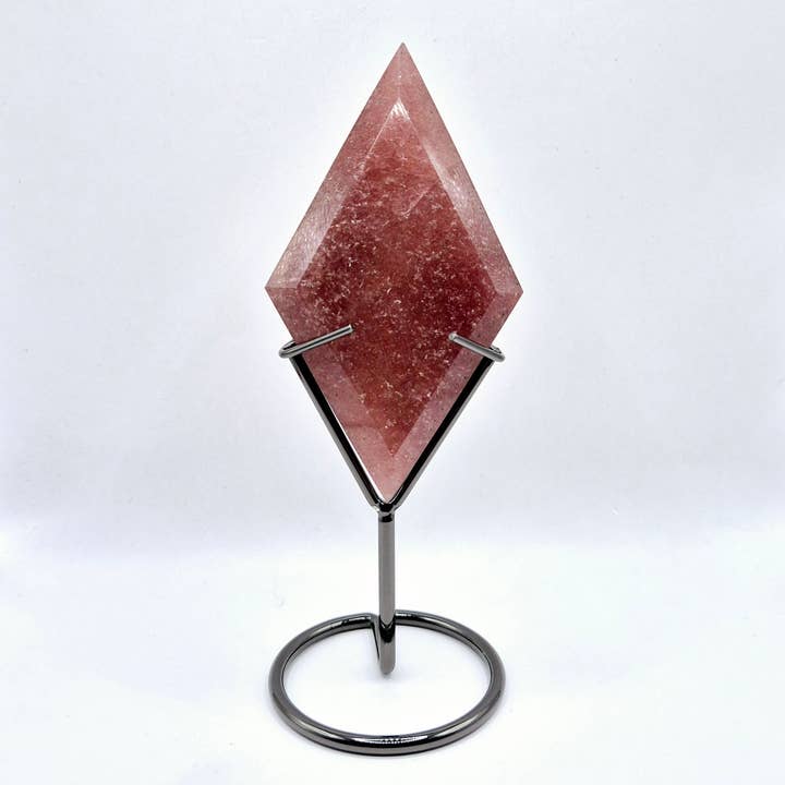 Starry jordgubbskvartsrombis med stativ för wholesale av Moonlight Gemstones