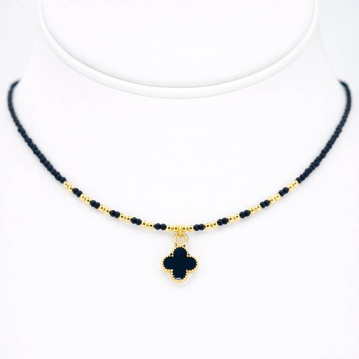 Loli - Venta al por mayor Collares con colgantes/abalorios - Collar con colgante de trébol con cuentas – Amuleto de la suerte, elegante1