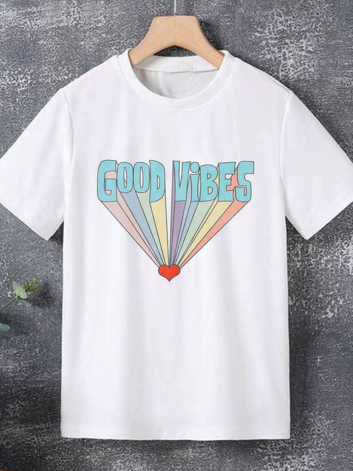 L1194 - GOOD VIBES grafisk t-shirt for engroshandel hos KNOCK ON THE STYLE