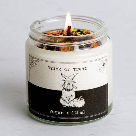 Bougie Trick or Treat - Halloween pour la vente par Veganbunny ltd