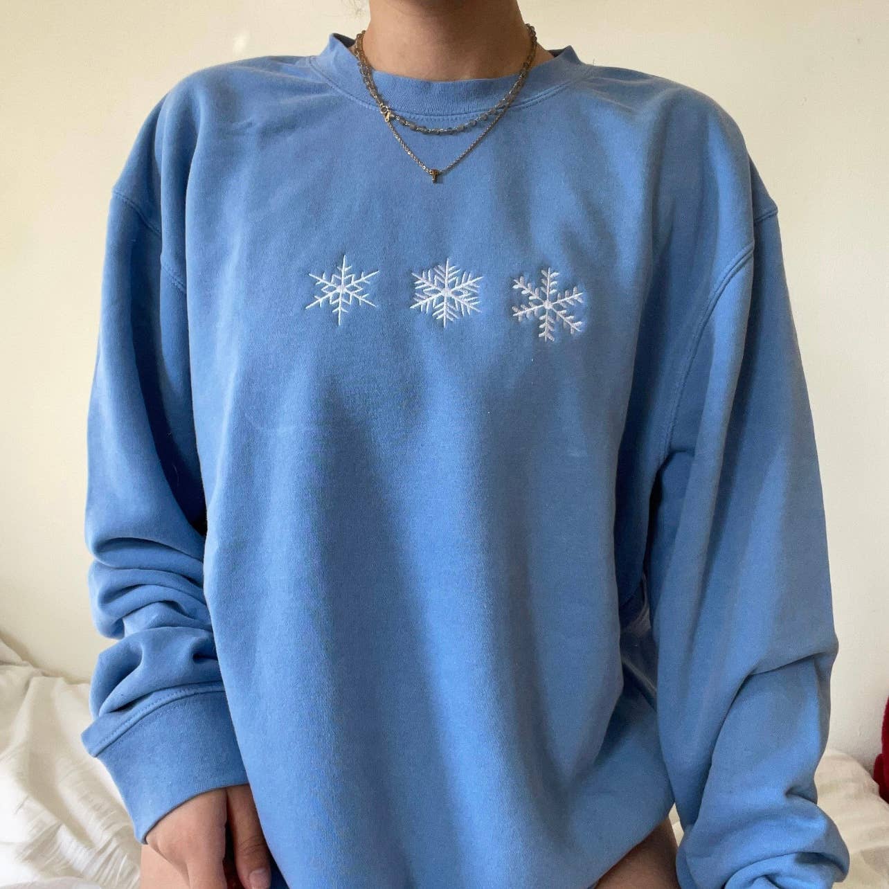 Rags Revived - Wholesale Graphic Sweatshirt - Women's - Embroidered Snowflake Crewneck1