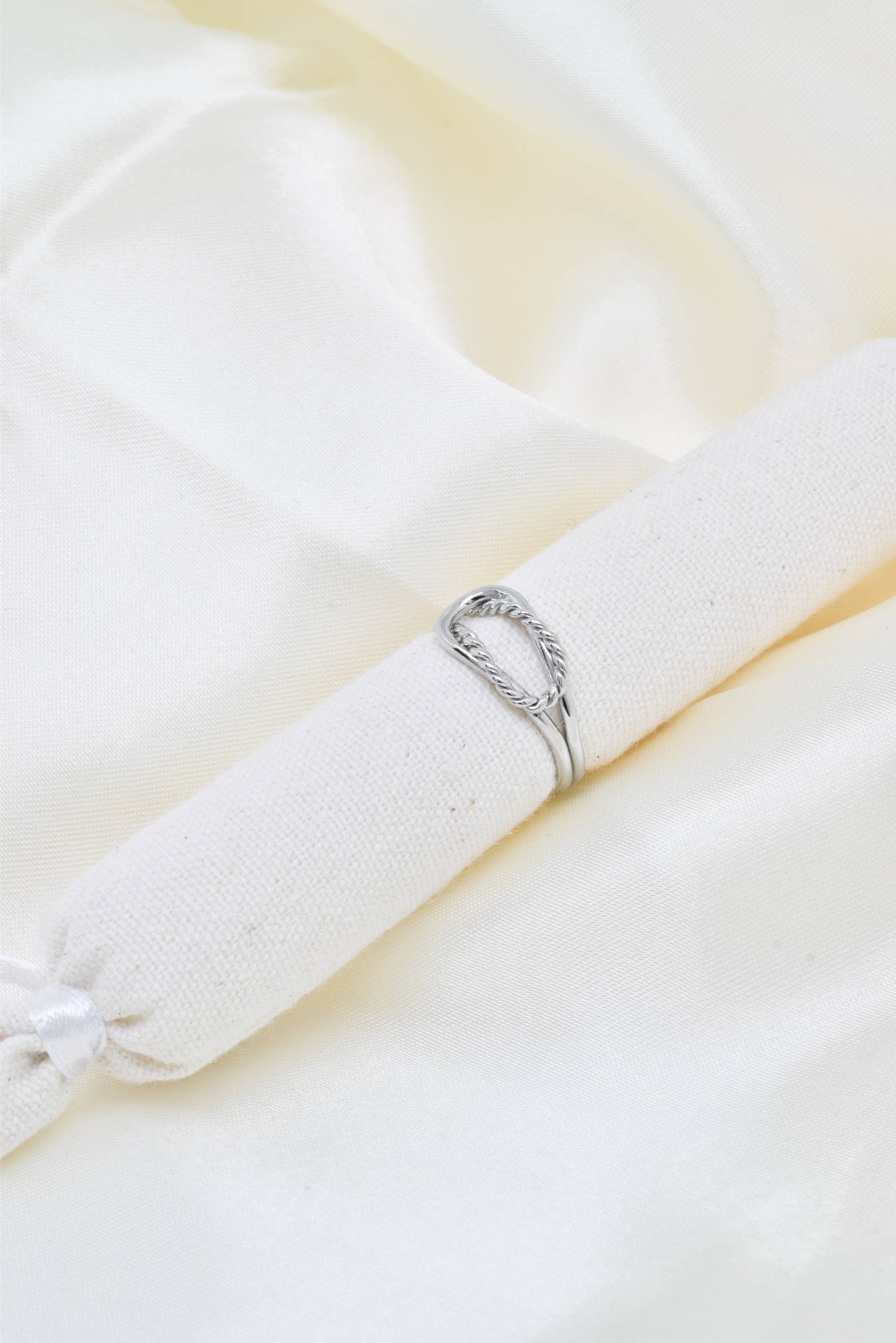 Kapyco - Wholesale Band/Stacked Ring - Stainless steel bow ring - BG3100904