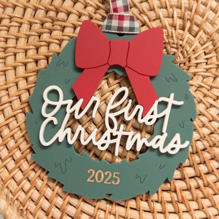 Ornamento a Ghirlanda Personalizzato "Il Nostro Primo Natale" – Fatto a Mano per la vendita all'ingrosso da parte di OBX Prep