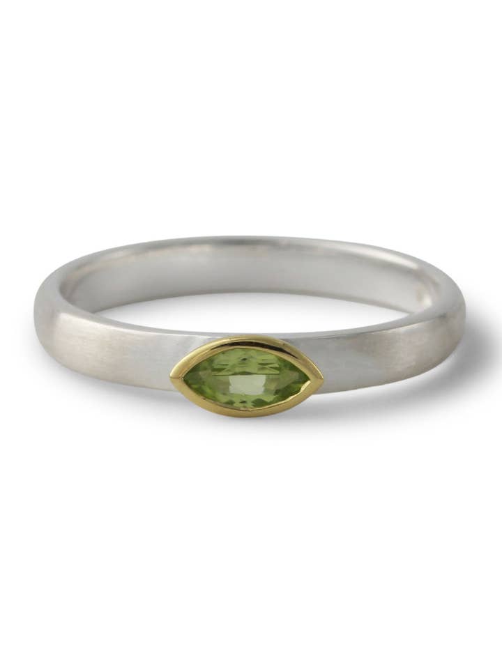 Silverring med 6x3mm peridot, 18k förgyllt för wholesale av Campur GmbH