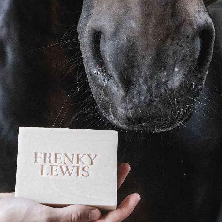 Natürliche Pferdeshampoo-Bar Classic & Hydrate für den Großhandel von Horse Soap Frenky Lewis